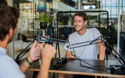 Interview de Théo Robache, animateur du podcast le Pompon et formateur à la prise de parole en public.